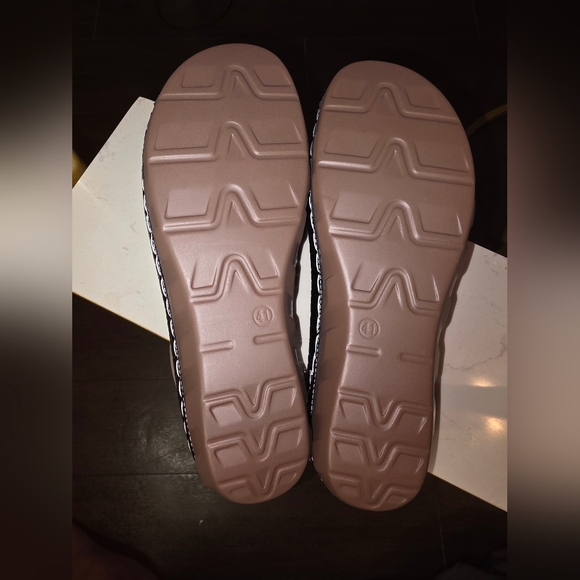 Croc-Embossed BLACK Women's Sandals SZ 10 - Picture 2 of 6